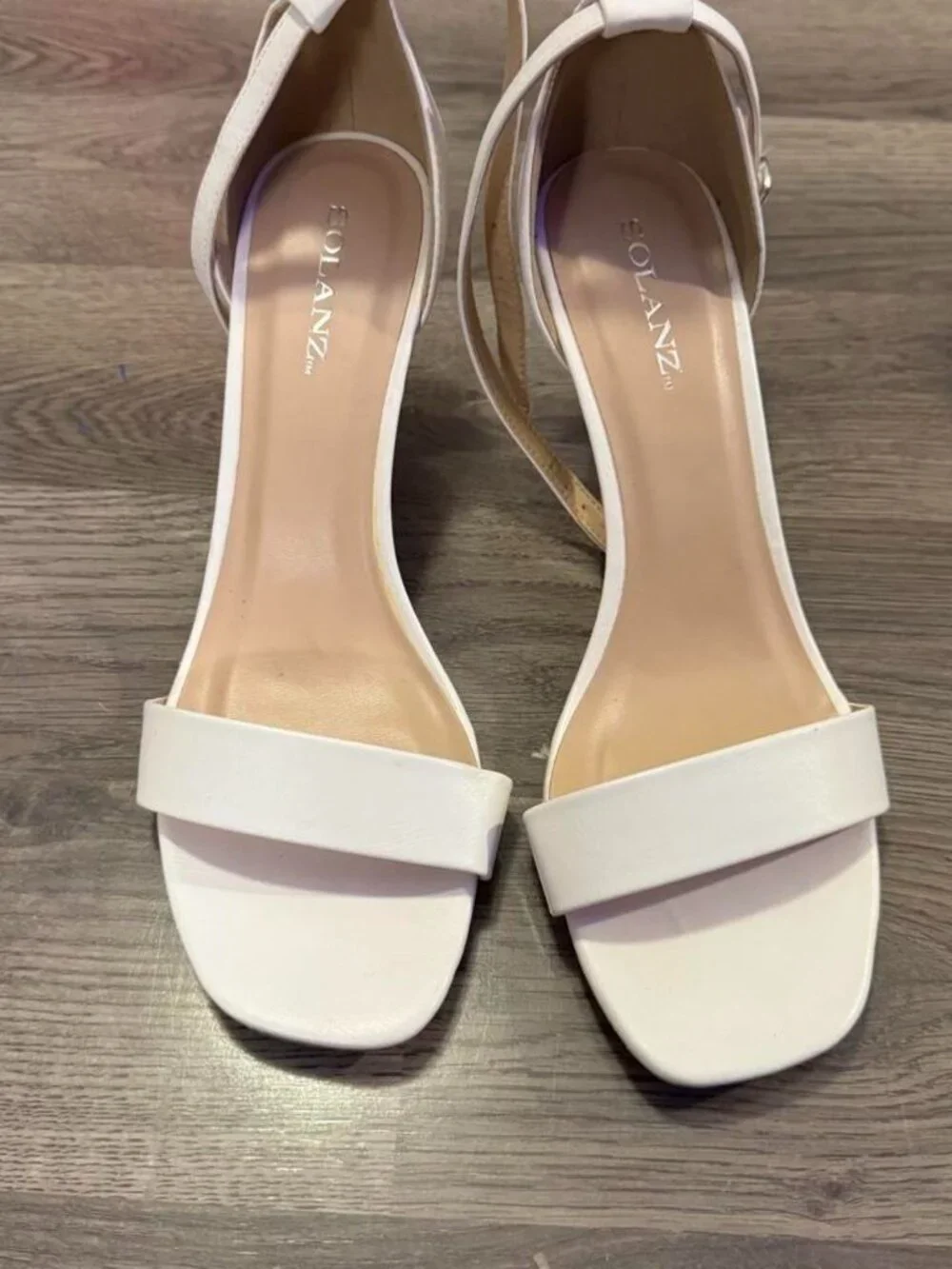 Women's White and Cream Courts